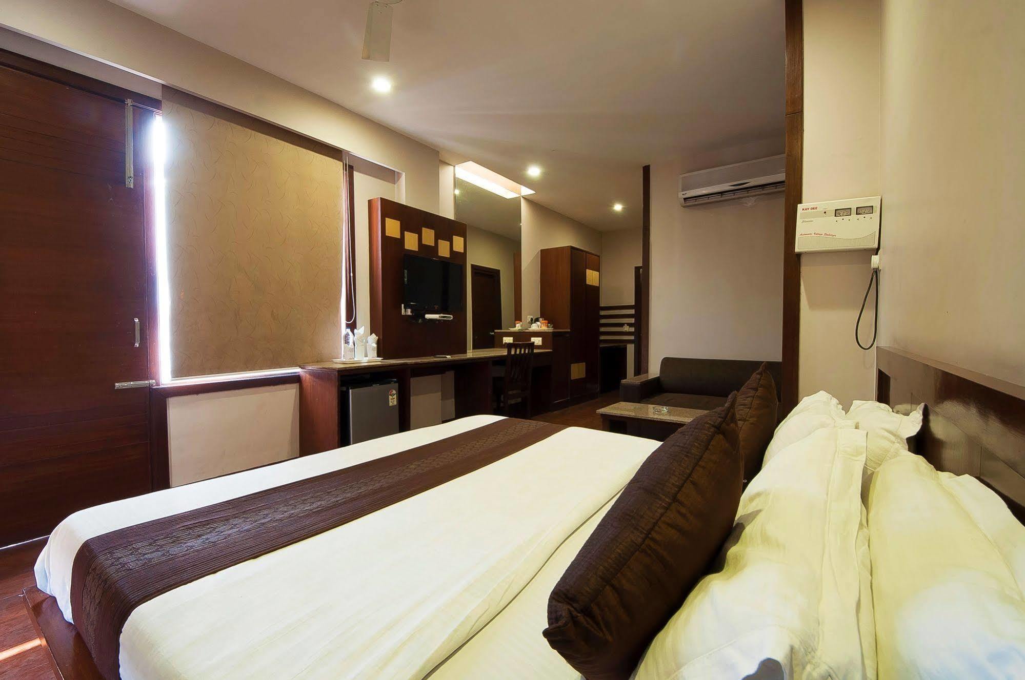 Fabhotel Basera Amritsar Ngoại thất bức ảnh