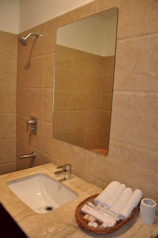 Fabhotel Basera Amritsar Ngoại thất bức ảnh